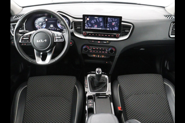 Kia Ceed 1.5 T-GDi DynamicPlusLine | Stoelverwarming | Adaptive cruise | Camera | Carplay | Half leder | Stuurverwarming | Navigatie | Full LED | Side Assist | Climate control | Parkeerhulp | Keyless | Elektrische klep