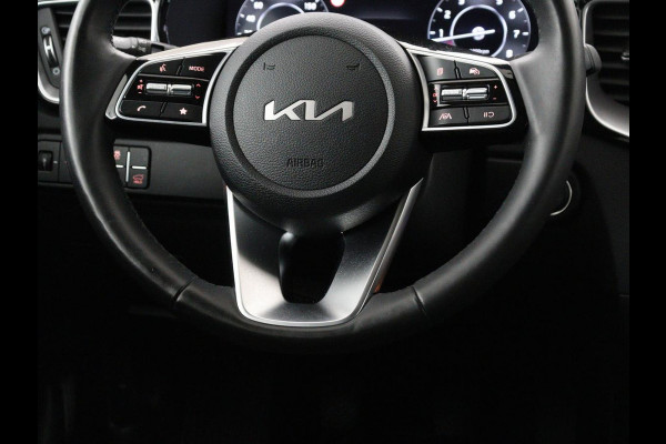 Kia Ceed 1.5 T-GDi DynamicPlusLine | Stoelverwarming | Adaptive cruise | Camera | Carplay | Half leder | Stuurverwarming | Navigatie | Full LED | Side Assist | Climate control | Parkeerhulp | Keyless | Elektrische klep