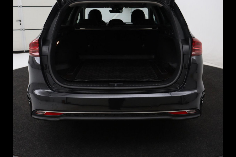Kia Ceed 1.5 T-GDi DynamicPlusLine | Stoelverwarming | Adaptive cruise | Camera | Carplay | Half leder | Stuurverwarming | Navigatie | Full LED | Side Assist | Climate control | Parkeerhulp | Keyless | Elektrische klep