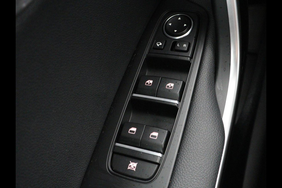 Kia Ceed 1.5 T-GDi DynamicPlusLine | Stoelverwarming | Adaptive cruise | Camera | Carplay | Half leder | Stuurverwarming | Navigatie | Full LED | Side Assist | Climate control | Parkeerhulp | Keyless | Elektrische klep