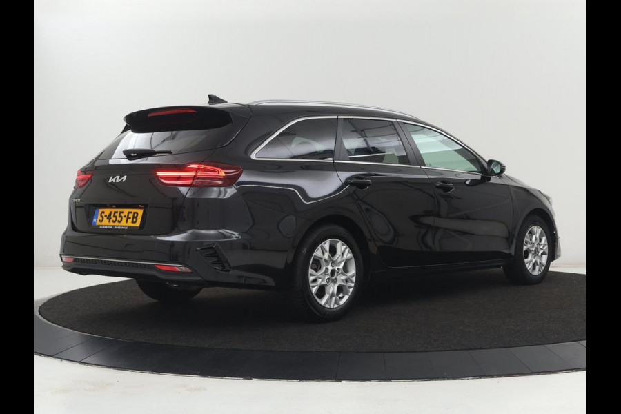 Kia Ceed 1.5 T-GDi DynamicPlusLine | Stoelverwarming | Adaptive cruise | Camera | Carplay | Half leder | Stuurverwarming | Navigatie | Full LED | Side Assist | Climate control | Parkeerhulp | Keyless | Elektrische klep