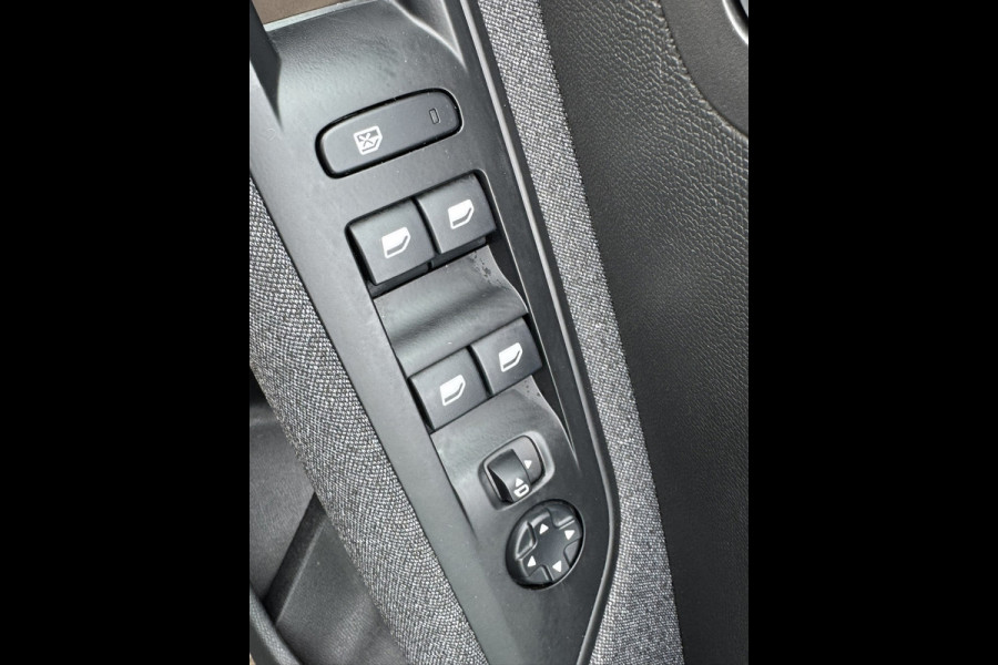 Peugeot 5008 1.2 PureTech Blue Lease Executive 7P Navi Camera Carplay Clima