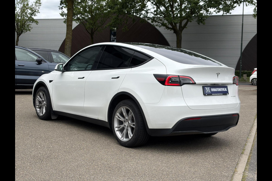 Tesla Model Y Long Range AWD 75 kWh SOH 92% | AFNEEMBARE TREKHAAK| ENHANCHED AUTOPILOT| RESTERENDE ALGEMENE FABRIEKSGARANTIE TESLA T/M 03-2028 OF 80.000KM| ACCU + AANDRIJFLIJN T/M 03-2032/ 192.000KM| RIJKLAAR GELEVERD