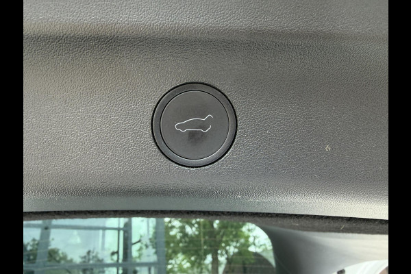 Tesla Model Y Long Range AWD 75 kWh SOH 92% | AFNEEMBARE TREKHAAK| ENHANCHED AUTOPILOT| RESTERENDE ALGEMENE FABRIEKSGARANTIE TESLA T/M 03-2028 OF 80.000KM| ACCU + AANDRIJFLIJN T/M 03-2032/ 192.000KM| RIJKLAAR GELEVERD