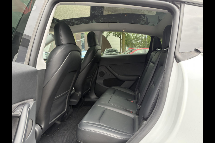 Tesla Model Y Long Range AWD 75 kWh SOH 92% | AFNEEMBARE TREKHAAK| ENHANCHED AUTOPILOT| RESTERENDE ALGEMENE FABRIEKSGARANTIE TESLA T/M 03-2028 OF 80.000KM| ACCU + AANDRIJFLIJN T/M 03-2032/ 192.000KM| RIJKLAAR GELEVERD