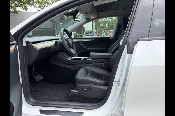 Tesla Model Y Long Range AWD 75 kWh SOH 92% | AFNEEMBARE TREKHAAK| ENHANCHED AUTOPILOT| RESTERENDE ALGEMENE FABRIEKSGARANTIE TESLA T/M 03-2028 OF 80.000KM| ACCU + AANDRIJFLIJN T/M 03-2032/ 192.000KM| RIJKLAAR GELEVERD