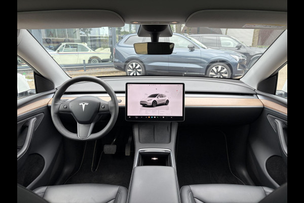 Tesla Model Y Long Range AWD 75 kWh SOH 92% | AFNEEMBARE TREKHAAK| ENHANCHED AUTOPILOT| RESTERENDE ALGEMENE FABRIEKSGARANTIE TESLA T/M 03-2028 OF 80.000KM| ACCU + AANDRIJFLIJN T/M 03-2032/ 192.000KM| RIJKLAAR GELEVERD