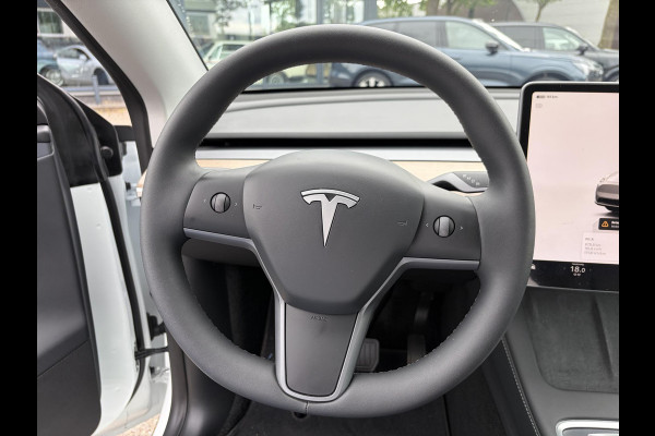Tesla Y Long Range RWD 75 kWh SOH 97% |26.000KM! | AFNEEMBARE TREKHAAK| RESTERENDE ALGEMENE FABRIEKSGARANTIE TESLA T/M 02-2029 OF 80.000KM| ACCU + AANDRIJFLIJN T/M 02-2033/ 192.000KM| RIJKLAAR GELEVERD