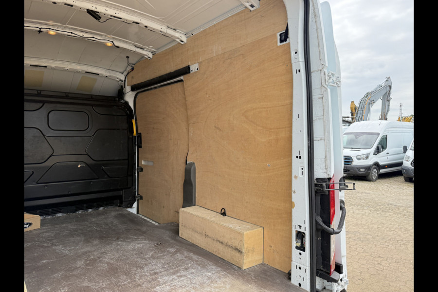 Ford E-Transit 68kWh 184PK L2H3 317km WLTP 97% (SOH) BEV Snelladen Camera Cruise control Climate control Carplay Navigatie Laadkabel Parkeersensoren V+A