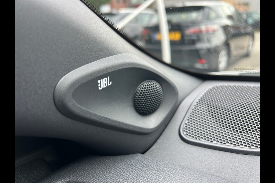 Toyota Yaris 1.5 Hybrid EXECUTIVE PANORAMA JBL HEADUP RIJKLAARPRIJS
