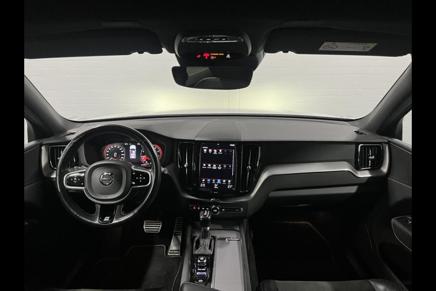Volvo XC60 2.0 T5 R-Design Trekhaak | Cruise control | Keyless entry | Camera | Carplay | Lane assist | Climate control