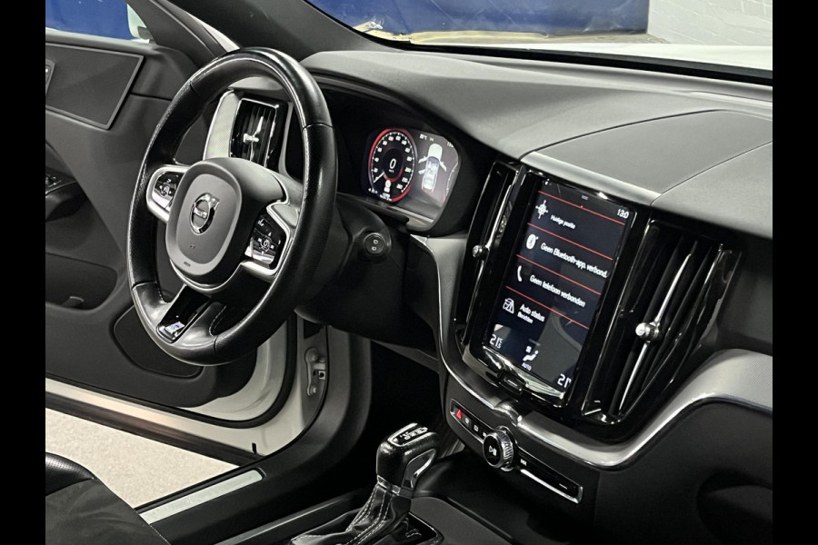 Volvo XC60 2.0 T5 R-Design Trekhaak | Cruise control | Keyless entry | Camera | Carplay | Lane assist | Climate control