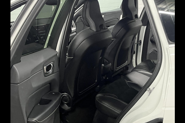 Volvo XC60 2.0 T5 R-Design Trekhaak | Cruise control | Keyless entry | Camera | Carplay | Lane assist | Climate control