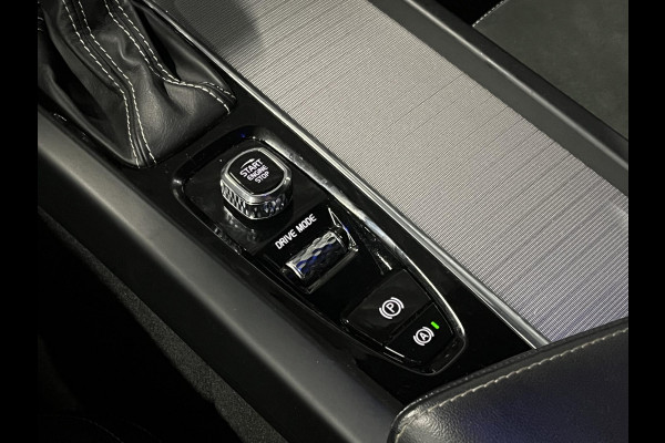 Volvo XC60 2.0 T5 R-Design Trekhaak | Cruise control | Keyless entry | Camera | Carplay | Lane assist | Climate control