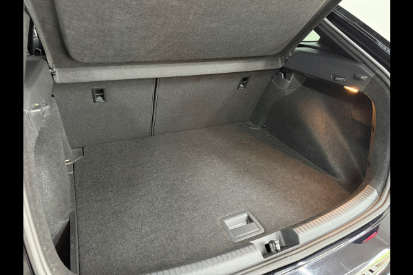 Volkswagen Taigo 1.5 TSI R-Line DSG | Pano | ACC | Travel Assist | Side Assist | Virtual Cockpit | Camera | IQ.Drive