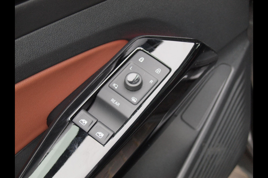 Volkswagen ID.4 Family 77 kWh | Panoramadak | Trekhaak | Sfeerverlichting | Camera | Apple Carplay |