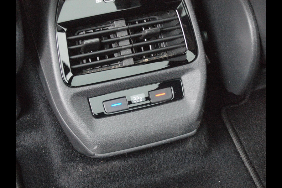 Volkswagen ID.4 Family 77 kWh | Panoramadak | Trekhaak | Sfeerverlichting | Camera | Apple Carplay |