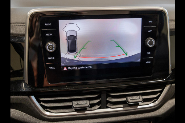 Volkswagen T-Roc Cabrio 1.5 TSI R-Line / 150pk / Achteruitrij camera / Stoel en stuur verwarming / Dodehoek herkenning /