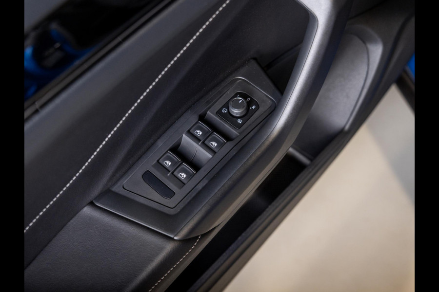 Volkswagen T-Roc Cabrio 1.5 TSI R-Line / 150pk / Achteruitrij camera / Stoel en stuur verwarming / Dodehoek herkenning /