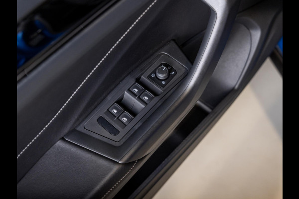 Volkswagen T-Roc Cabrio 1.5 TSI R-Line / 150pk / Achteruitrij camera / Stoel en stuur verwarming / Dodehoek herkenning /