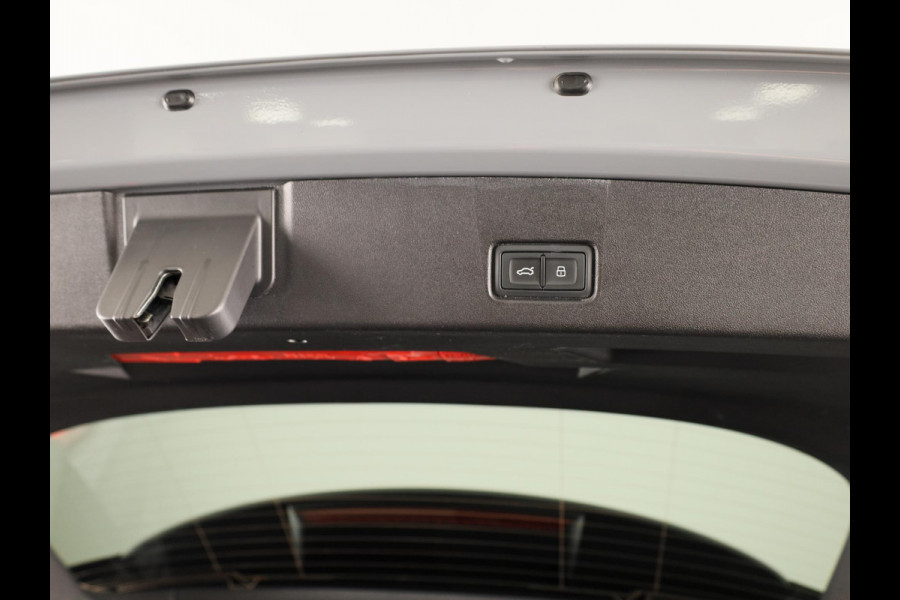 Audi Q4 e-tron 40 Launch edition S Competition 77 kWh 204pk | SOH 96,62% | Panoramadak | Elektrisch verstelbare stoelen | Sonos Audio | head up Display | Keyless |