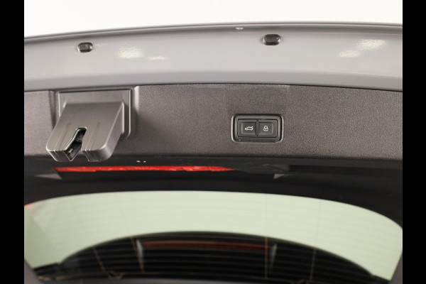 Audi Q4 e-tron 40 Launch edition S Competition 77 kWh 204pk | SOH 96,62% | Panoramadak | Elektrisch verstelbare stoelen | Sonos Audio | head up Display | Keyless |