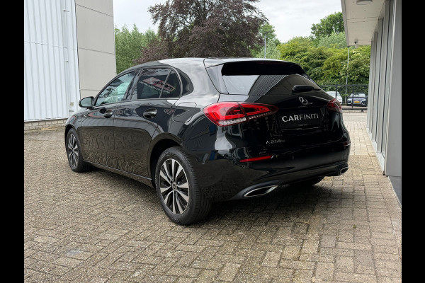 Mercedes-Benz A-Klasse 250 e Advantage 218 Pk | Navigatie | Cruise | Clima | Halfleder-Stof | 17" Lichtmrtaal.