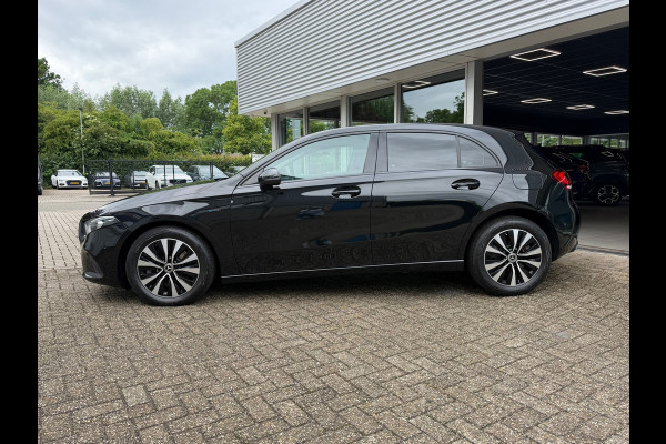 Mercedes-Benz A-Klasse 250 e Advantage 218 Pk | Navigatie | Cruise | Clima | Halfleder-Stof | 17" Lichtmrtaal.