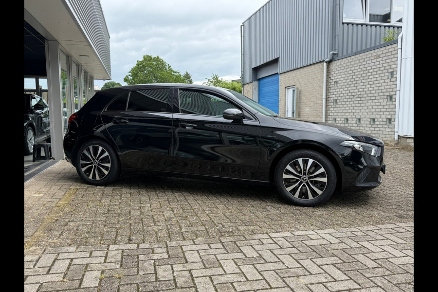 Mercedes-Benz A-Klasse 250 e Advantage 218 Pk | Navigatie | Cruise | Clima | Halfleder-Stof | 17" Lichtmrtaal.