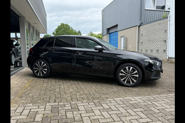 Mercedes-Benz A-Klasse 250 e Advantage 218 Pk | Navigatie | Cruise | Clima | Halfleder-Stof | 17" Lichtmrtaal.