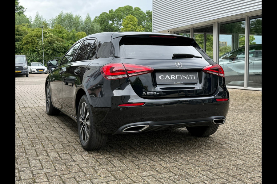 Mercedes-Benz A-Klasse 250 e Advantage 218 Pk | Navigatie | Cruise | Clima | Halfleder-Stof | 17" Lichtmrtaal.
