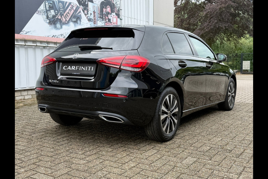 Mercedes-Benz A-Klasse 250 e Advantage 218 Pk | Navigatie | Cruise | Clima | Halfleder-Stof | 17" Lichtmrtaal.