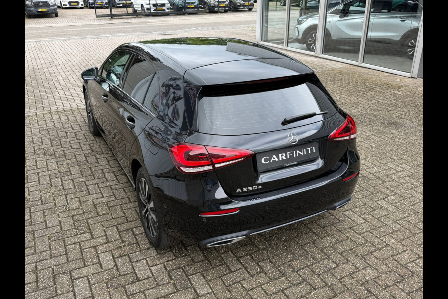 Mercedes-Benz A-Klasse 250 e Advantage 218 Pk | Navigatie | Cruise | Clima | Halfleder-Stof | 17" Lichtmrtaal.