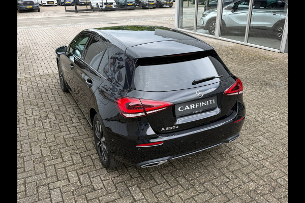 Mercedes-Benz A-Klasse 250 e Advantage 218 Pk | Navigatie | Cruise | Clima | Halfleder-Stof | 17" Lichtmrtaal.