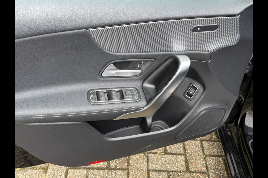 Mercedes-Benz A-Klasse 250 e Advantage 218 Pk | Navigatie | Cruise | Clima | Halfleder-Stof | 17" Lichtmrtaal.