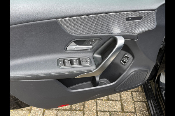 Mercedes-Benz A-Klasse 250 e Advantage 218 Pk | Navigatie | Cruise | Clima | Halfleder-Stof | 17" Lichtmrtaal.