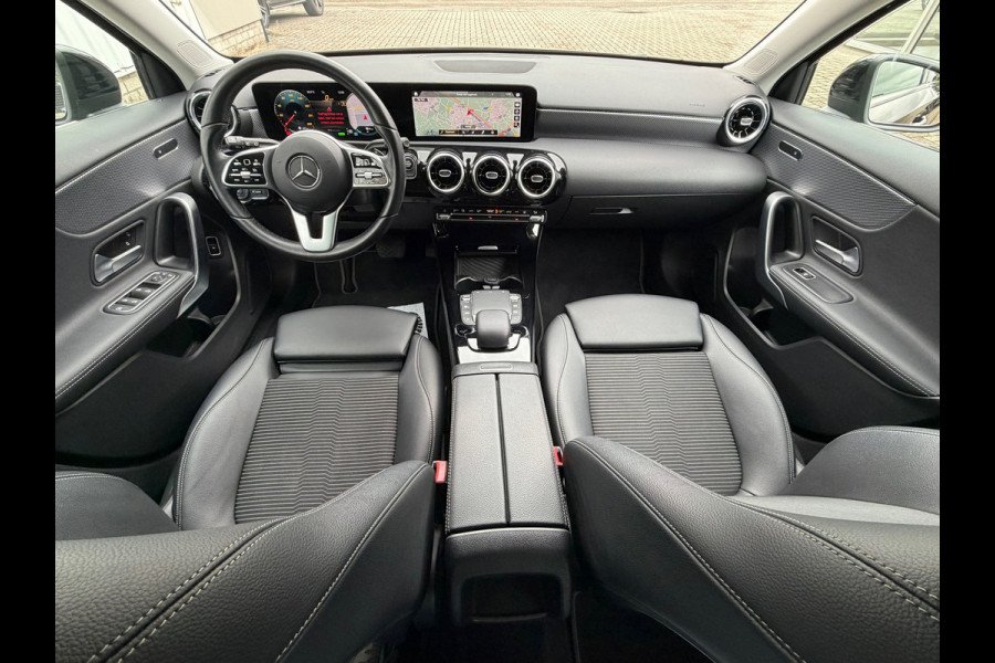 Mercedes-Benz A-Klasse 250 e Advantage 218 Pk | Navigatie | Cruise | Clima | Halfleder-Stof | 17" Lichtmrtaal.