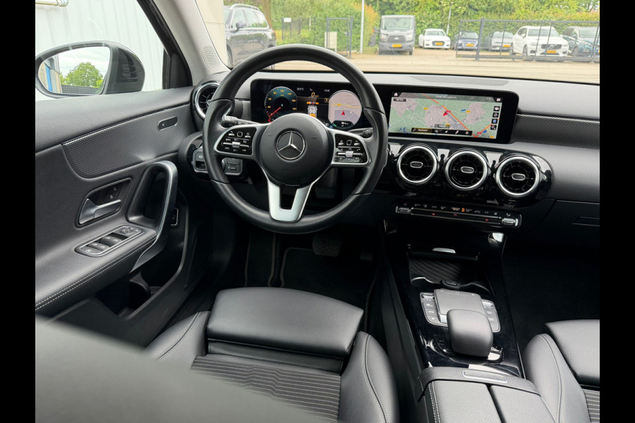 Mercedes-Benz A-Klasse 250 e Advantage 218 Pk | Navigatie | Cruise | Clima | Halfleder-Stof | 17" Lichtmrtaal.