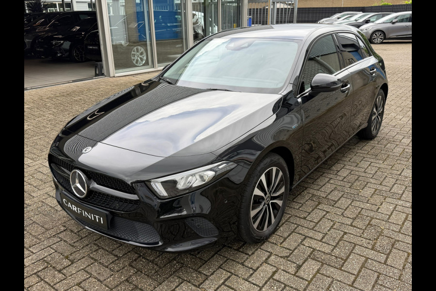 Mercedes-Benz A-Klasse 250 e Advantage 218 Pk | Navigatie | Cruise | Clima | Halfleder-Stof | 17" Lichtmrtaal.