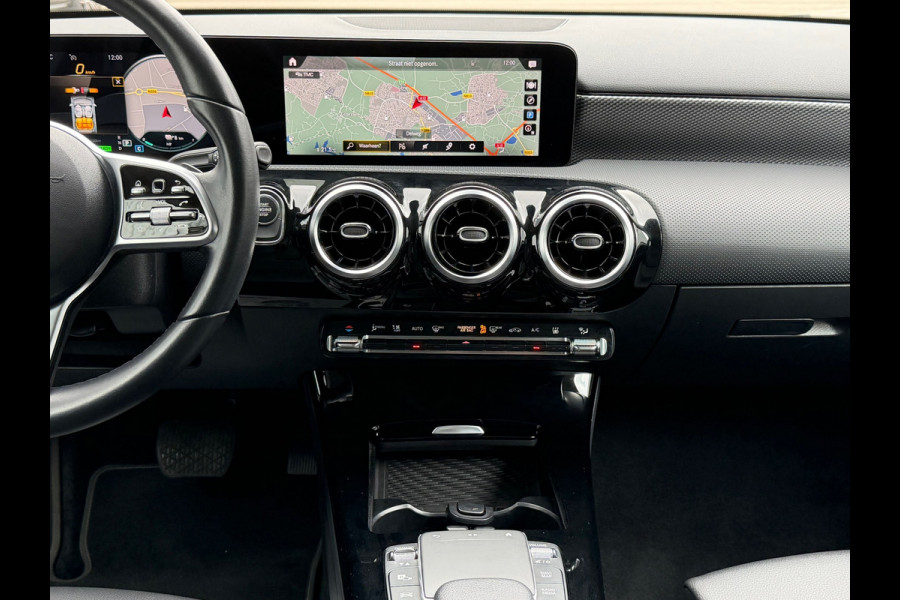 Mercedes-Benz A-Klasse 250 e Advantage 218 Pk | Navigatie | Cruise | Clima | Halfleder-Stof | 17" Lichtmrtaal.