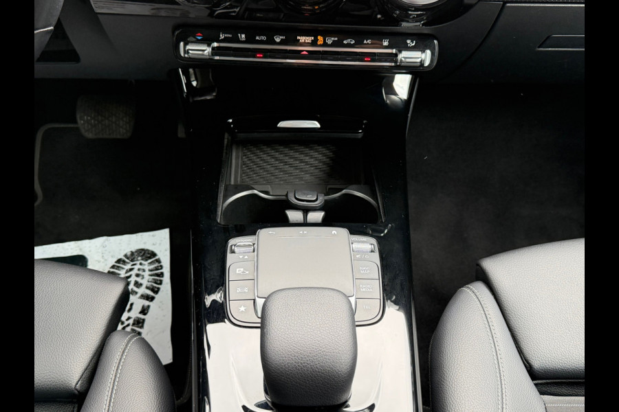 Mercedes-Benz A-Klasse 250 e Advantage 218 Pk | Navigatie | Cruise | Clima | Halfleder-Stof | 17" Lichtmrtaal.