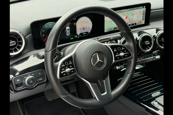 Mercedes-Benz A-Klasse 250 e Advantage 218 Pk | Navigatie | Cruise | Clima | Halfleder-Stof | 17" Lichtmrtaal.