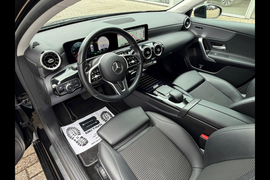 Mercedes-Benz A-Klasse 250 e Advantage 218 Pk | Navigatie | Cruise | Clima | Halfleder-Stof | 17" Lichtmrtaal.