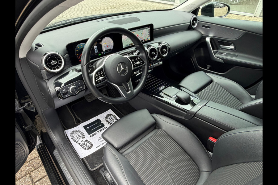 Mercedes-Benz A-Klasse 250 e Advantage 218 Pk | Navigatie | Cruise | Clima | Halfleder-Stof | 17" Lichtmrtaal.