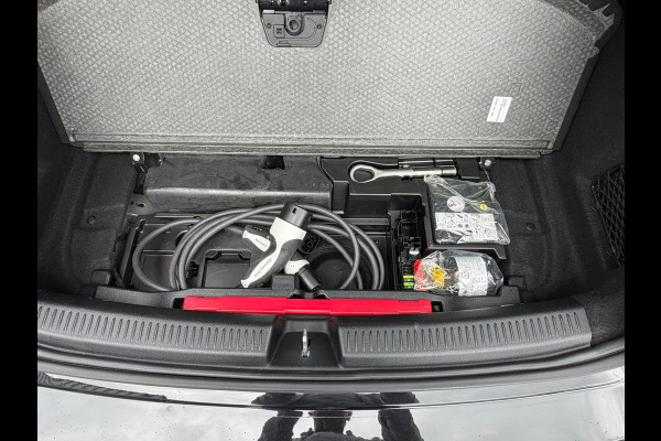Mercedes-Benz A-Klasse 250 e Advantage 218 Pk | Navigatie | Cruise | Clima | Halfleder-Stof | 17" Lichtmrtaal.