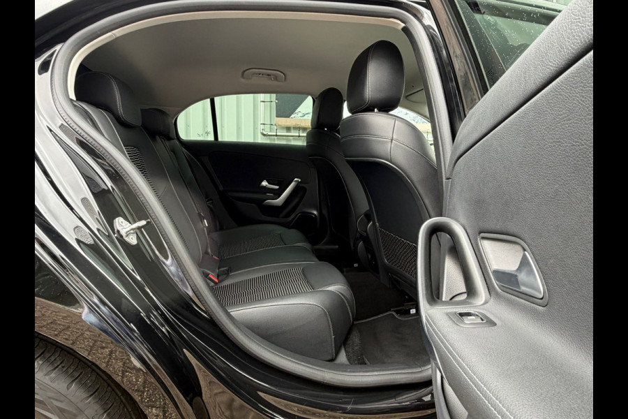 Mercedes-Benz A-Klasse 250 e Advantage 218 Pk | Navigatie | Cruise | Clima | Halfleder-Stof | 17" Lichtmrtaal.
