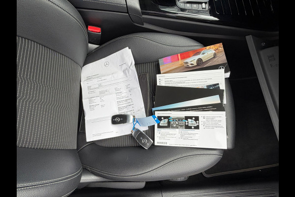 Mercedes-Benz A-Klasse 250 e Advantage 218 Pk | Navigatie | Cruise | Clima | Halfleder-Stof | 17" Lichtmrtaal.
