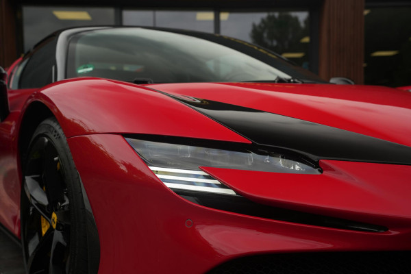 Ferrari SF90 Stradale 4.0 V8 Assetto Fiorano Fiorano Pack Carbon Fibre Daytona Racing Seats