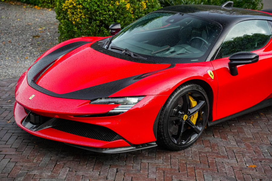 Ferrari SF90 Stradale 4.0 V8 Assetto Fiorano Fiorano Pack Carbon Fibre Daytona Racing Seats