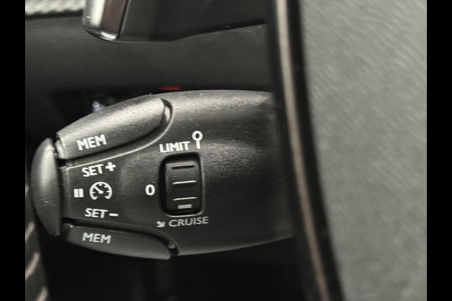 Peugeot 2008 1.2 PureTech 130pk Allure S&S Automaat Navigatie Apple Carplay Android Auto Camera Parkeersensoren achter Cruise Control Full Led Climate Control Lichtmetalen velgen